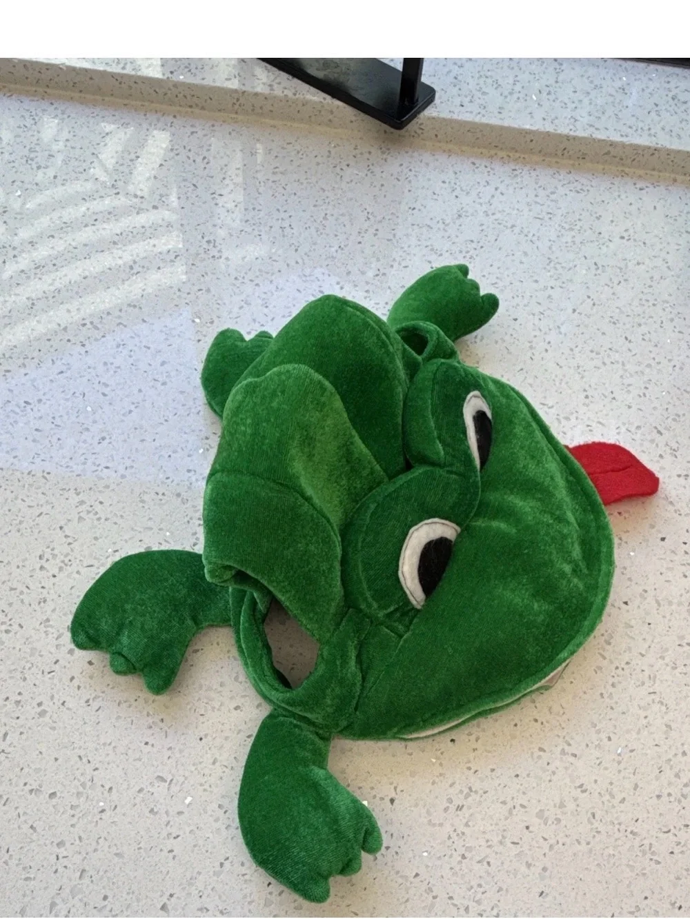 Green Plush Frog Hideout Bed for Small Pets